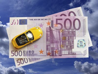 Effektivzinsen bei der Autofinanzierung sinken - Auto, Geld, Autoversicherung, wole 7, Wunschdenken, Traum, Kosten.