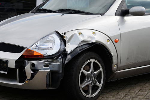 Autoversicherung: Den Versicherungsschutz nicht gefährden - Auto, Unfall, Autoversicherung, Versicherung, KFZ, Beule.