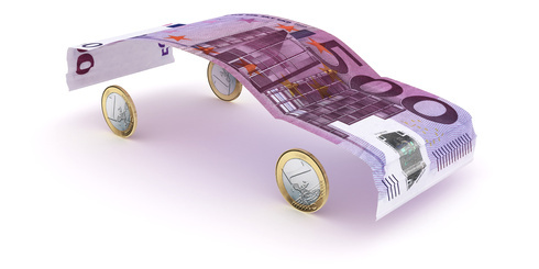 Autoversicherung - auto autohändler autokauf banknote benzin benzinpries cutout darlehen euro euroschein fahrtkosten finanzierung freigestellt freistellungspfad fünfhundert gebrauchtwagen geld geldschein hintergrund kauf kaufen kfz kosten kredit münze nachlass neuwagen outline pfad prämie rabatt schein spritt sprittpreis symbol verkauf versicherung weiß werbung währung zeichen 500.