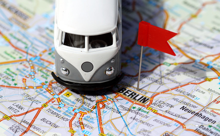 Streckenberechnung kostenlos - ankommen ankunft atlas auto autobahn autobahnen berlin brandenburger bus campingbus campingurlaub deutschland erreichen fahne fahrtroute fahrtstrecke fahrtziel fähnchen hauptstadt kilometer km landkarte markierung nadel navi navigation navigationsgerät pin pinnadel pinnwand plan planung reisebus reiseroute reiseziel route strasse strassenatlas strassenkarte strassenplan straße strecke streckenplan tor urlaubsfahrt urlaubsroute urlaubsstrecke urlaubsziel wohnmobil ziel.