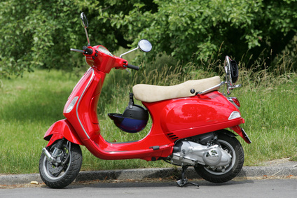 Vespa kaufen - freizeit helm hobby roller rot transport verkehr vespa.