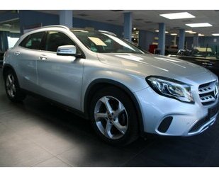 Mercedes-Benz GLA 200 7G-DCT Urban Panorama 