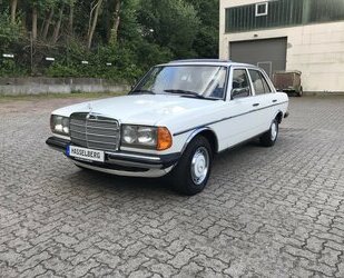 Mercedes-Benz 230 W123 EXTRAS Mike Sanders TÜV Service neu Oldtimer