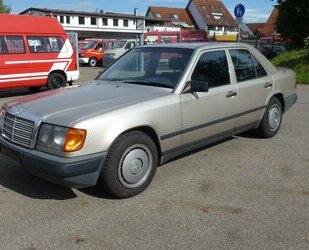 Mercedes-Benz 230 W124 E Oldtimer * Automatik * Schiebedach * Oldtimer