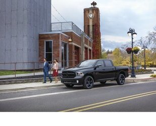 Dodge RAM 1500 SLT Classic Black Crew Cab *200l-LPG* Gebrauchtwagen