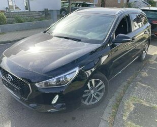 Hyundai i30 1.6CRDi Aut.Navi.Klima.Temp.Kam.SHZ.GARANTIE Gebrauchtwagen