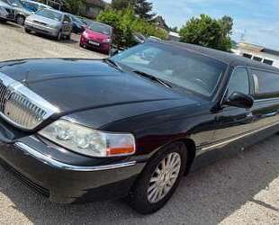 Lincoln Town Car 