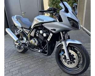 Yamaha FZS 600 
