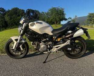 Ducati Monster 696 