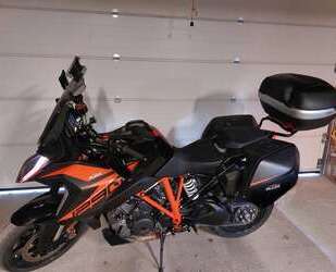 KTM 1290 Super Duke GT 
