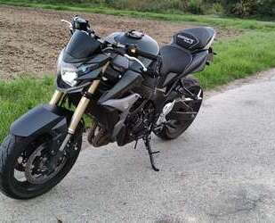 Suzuki GSR 750 