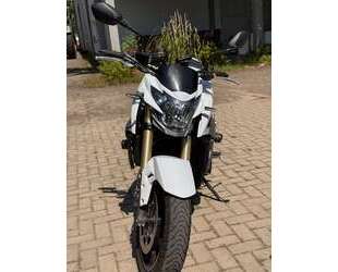 Suzuki GSR 750 