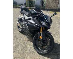 Yamaha YZF-R125 