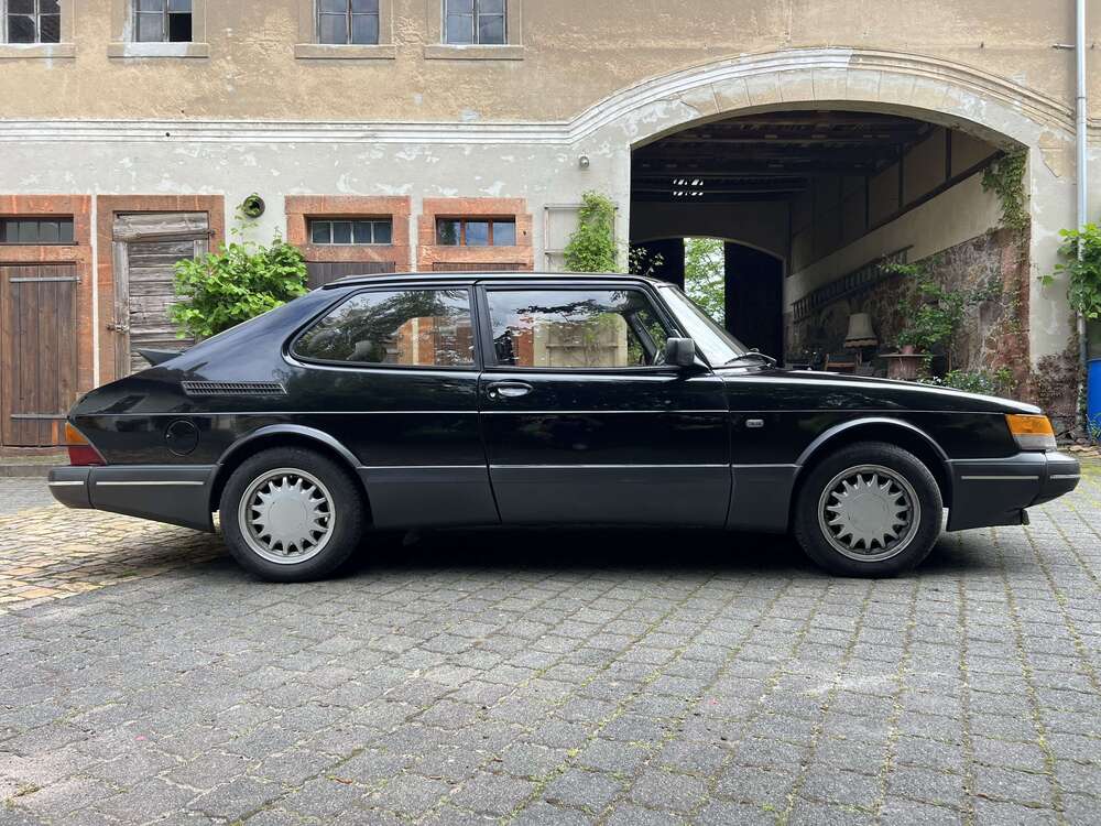 900