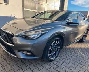 INFINITI Q30 