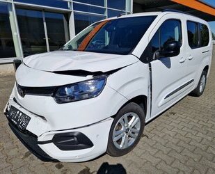 Toyota Proace City Verso 1.2 Team D 7 Sitzer/Navi/AHK Gebrauchtwagen