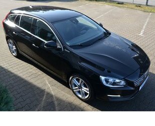 Volvo V60 5Zylinder D6 2.4L 220PS Navi Standhzg Sitzhz Gebrauchtwagen