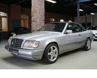 Mercedes-Benz E 220 Autom. Leder Klima Sitzhzg. Scheckheft Gebrauchtwagen