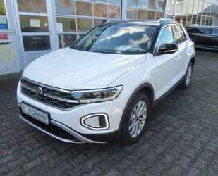 VW T-Roc Style 1.5 TSI DSG NAVI AHK IQ LIGHT ALU APS Gebrauchtwagen