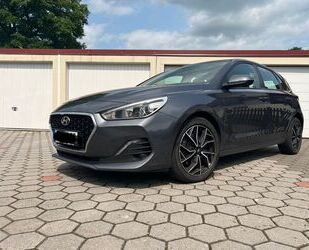 Nissan i30 