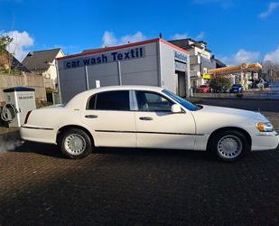 Lincoln Town Car 