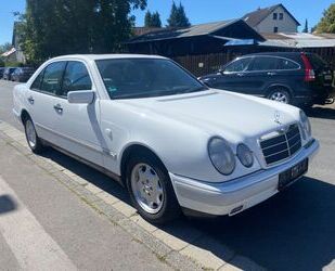 Mercedes-Benz E 230 