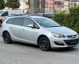 Opel Opel Astra J Sports Tourer Style Navi* Klima* S.He Gebrauchtwagen