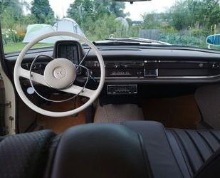 Mercedes-Benz 230 Gebrauchtwagen