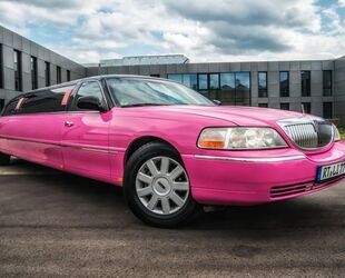 Lincoln Town Car 