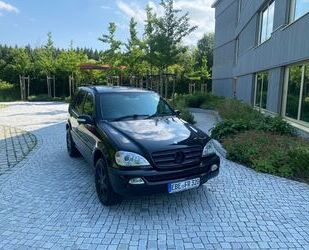 Nissan ML 320 