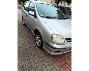 Nissan Almera Tino 