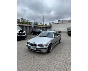 BMW 323 
