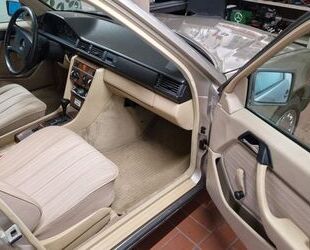 Mercedes-Benz E 230 Gebrauchtwagen