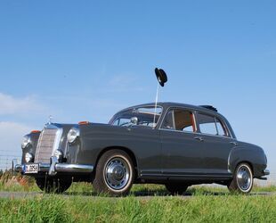 Mercedes-Benz 220 
