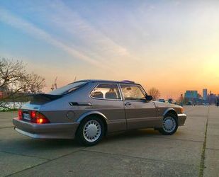Saab 900 