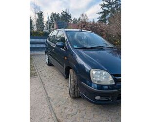 Toyota Almera Tino 