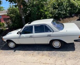 Mercedes-Benz E 230 Gebrauchtwagen