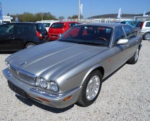 Jaguar XJ 4.0 Sovereign,Klimaaut.,Temp.,Tüv Neu! 