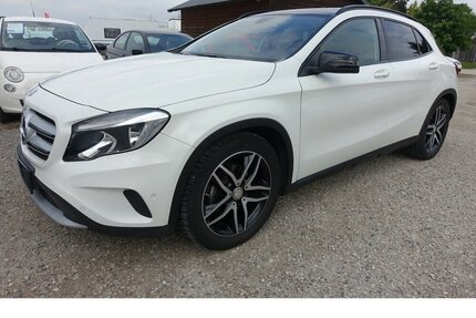 Mercedes-Benz GLA 200 Navi Kamera PDC 8x Alu el. Heckklappe Gebrauchtwagen