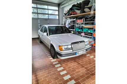 Mercedes-Benz 230 