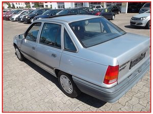 Opel Kadett E Beauty Lim. SEDAN GSD AUTOM- SERVO Gebrauchtwagen