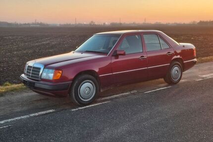 Mercedes-Benz 220 