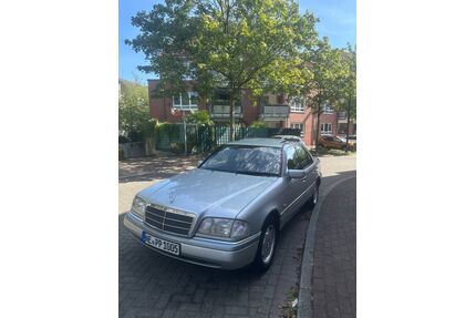 Mercedes-Benz 220 Gebrauchtwagen