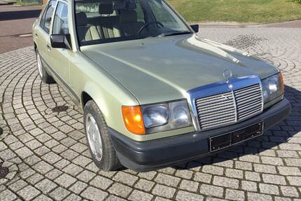 Mercedes-Benz E 230 