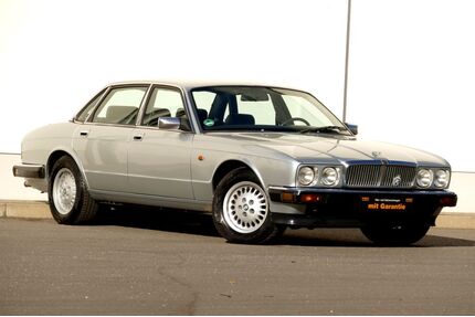 Jaguar XJ40 