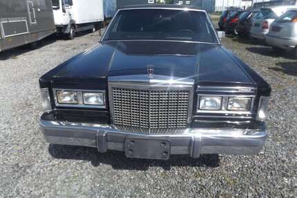 Lincoln Town Car 