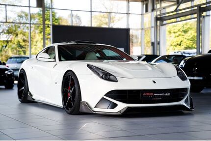 Nissan F12 