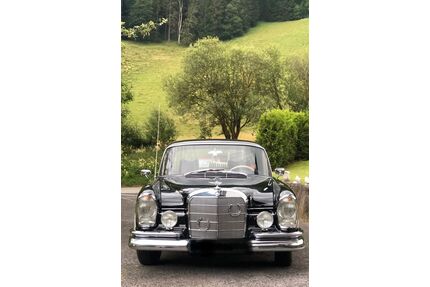 Mercedes-Benz 220 Gebrauchtwagen