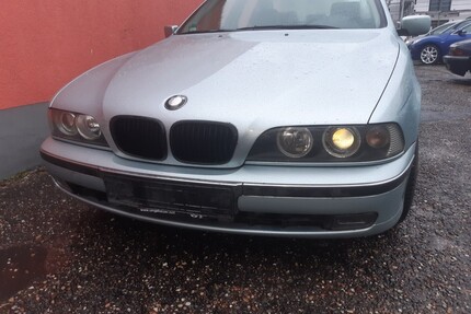 BMW 523i 