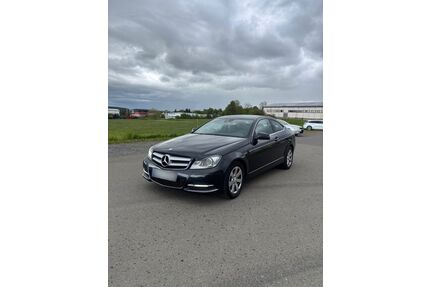Mercedes-Benz 220 Gebrauchtwagen